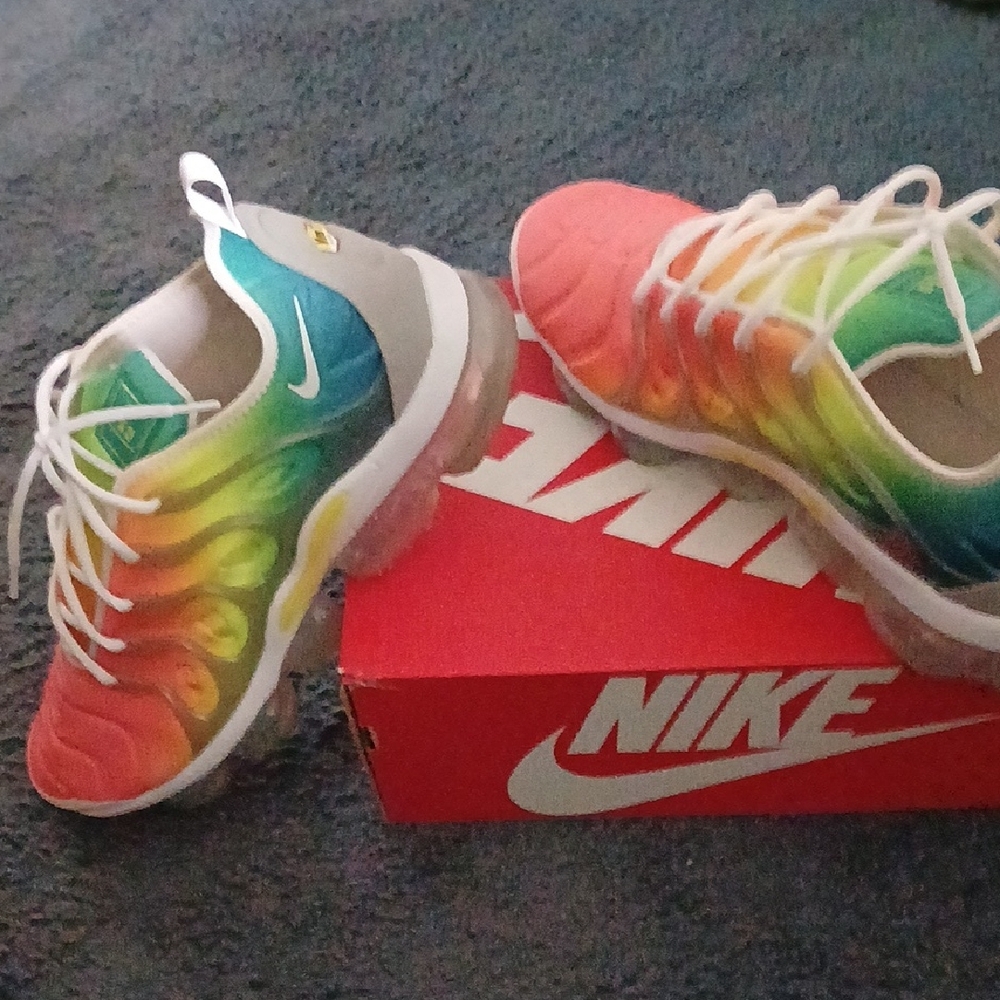 Nike Mens Multicolor Gradient Sneakers